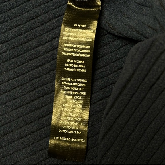 Eddie Bauer Motion 1/4 Zip Performance Top NWOT - Picture 3 of 8